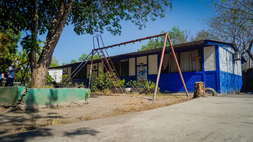 La obra incluye la construcción de una fosa, cisterna, la modernización del sistema eléctrico, iluminación LED y acceso a internet gratuito.