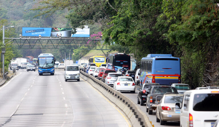 Carretera-a-los-chorros-derrumbes-trafico-pesado-congestionamiento09-770x445