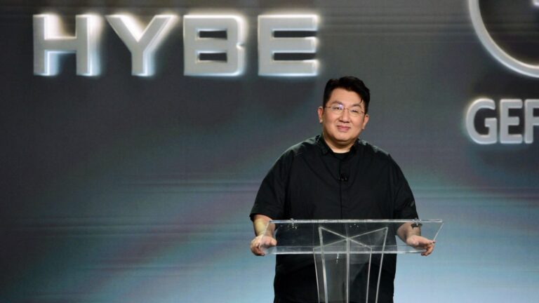 bang-si-hyuk-hybe-bts-orden-arresto-fraude-corea_