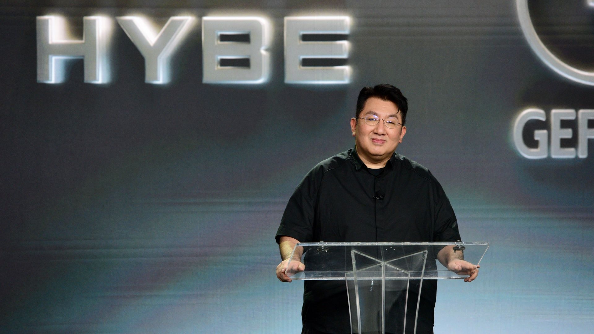 bang-si-hyuk-hybe-bts-orden-arresto-fraude-corea_