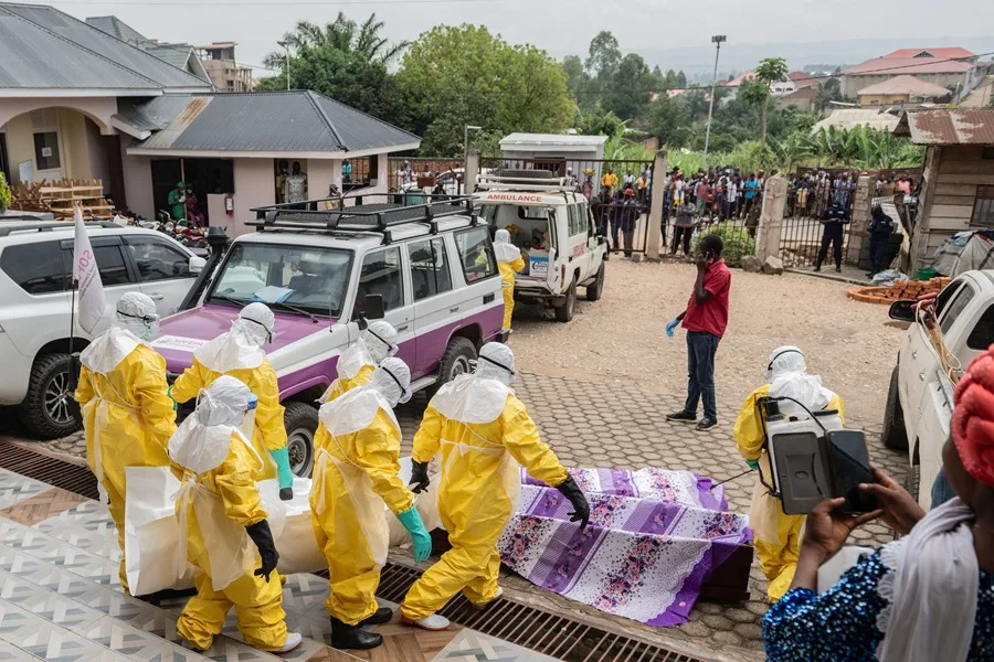 EBOLA-CUERPOS