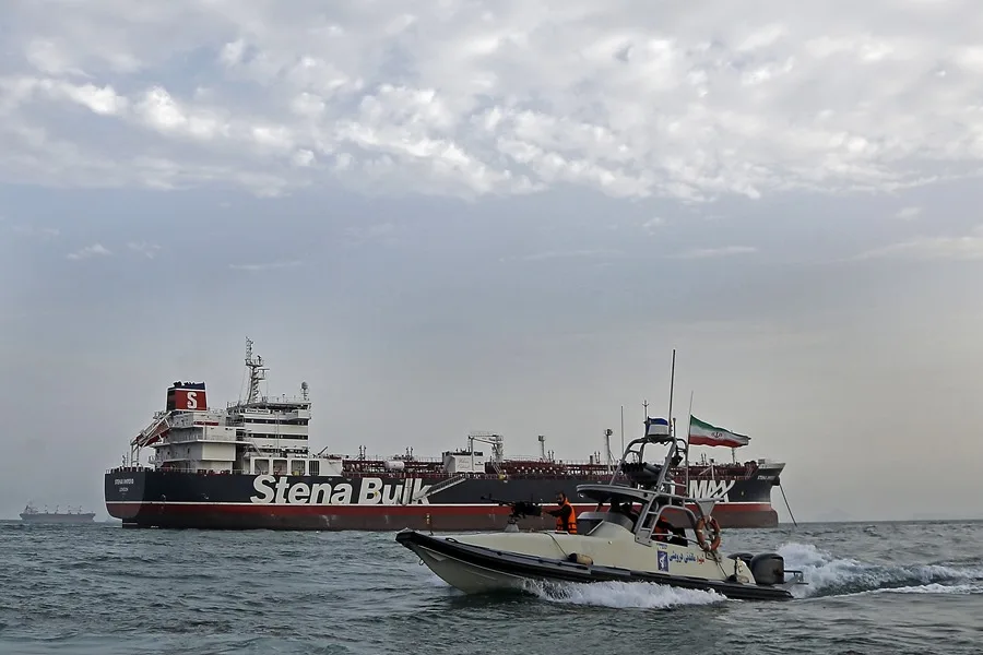 IRAN-ORMUZ-PETROLERO