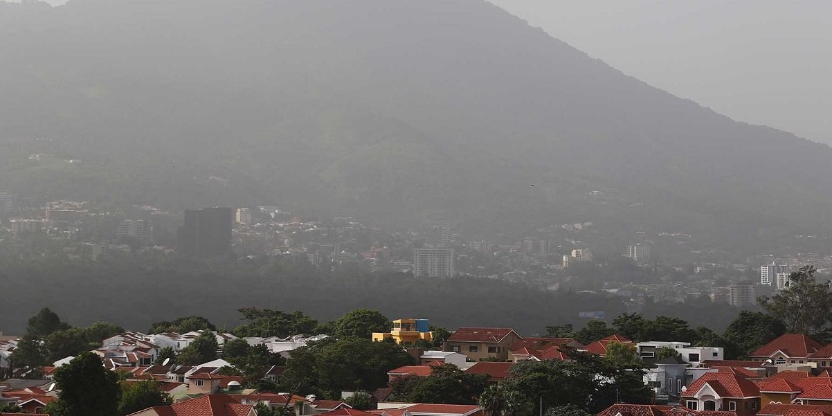 Polvo-del-Sahara-un-fenomeno-que-afecta-la-salud-y-el-ambiente-en-El-Salvador