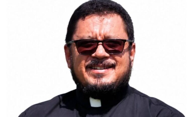 SACERDOTE