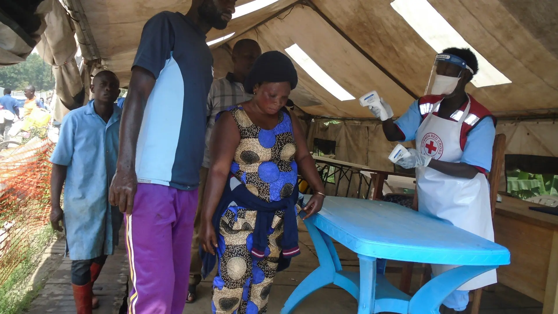 punto-de-control-sanitario-en-la-frontera-entre-la-rdc-y-uganda-ante-el-brote-de-ebola