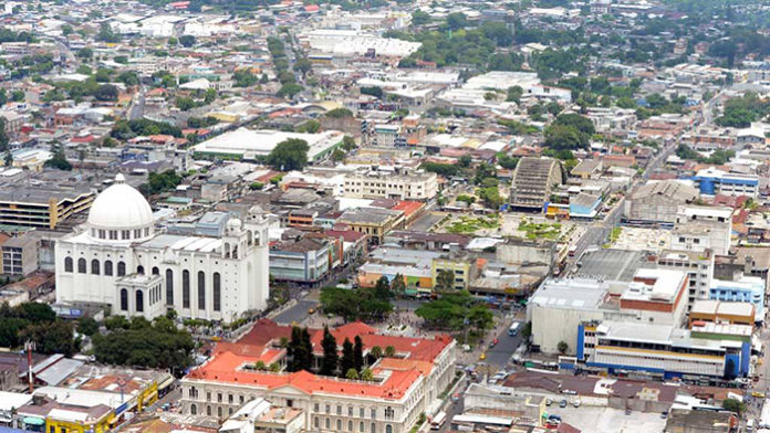 fmi-complacido-recuperacion-economia-el-salvador-cp-14052018-696x392