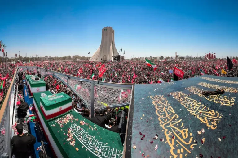Iran-sepulta-a-Ali-Jamenei-en-Mashhad-en-medio-de-las-tensiones-con-EE.UU_