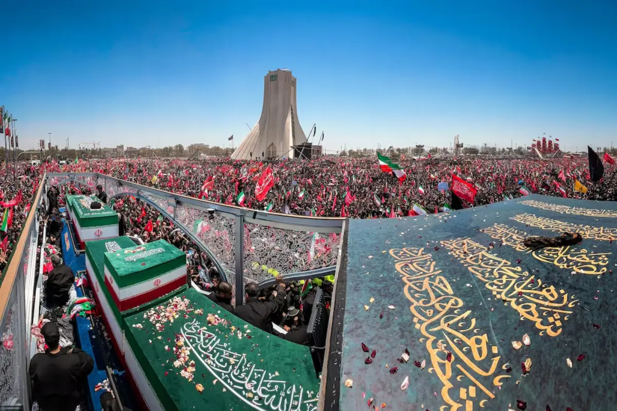 Iran-sepulta-a-Ali-Jamenei-en-Mashhad-en-medio-de-las-tensiones-con-EE.UU_