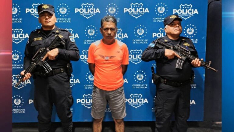 Capturan-a-hombre-con-motocicleta-hurtada-en-la-colonia-Zacamil